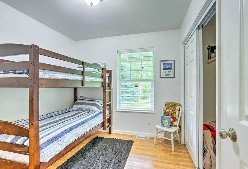 Charming Wasilla Retreat: Walk To Lake Lalen!