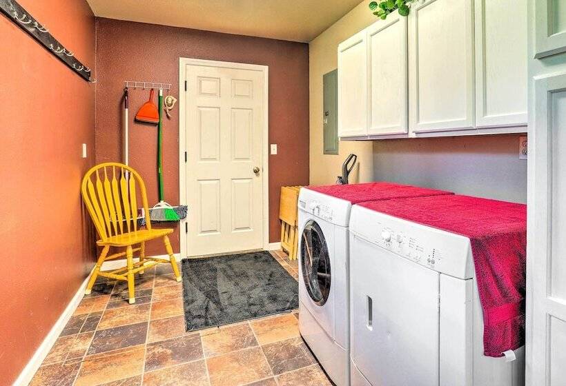 Charming Wasilla Retreat: Walk To Lake Lalen!