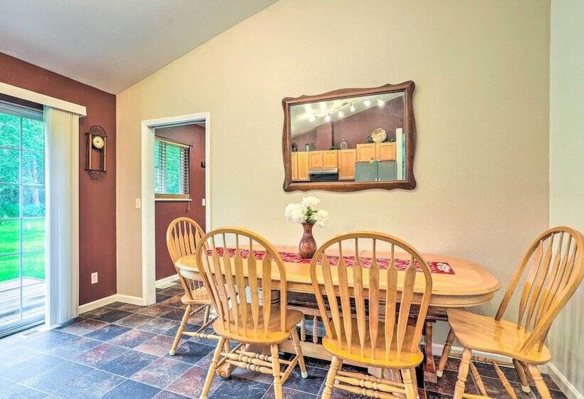 Charming Wasilla Retreat: Walk To Lake Lalen!