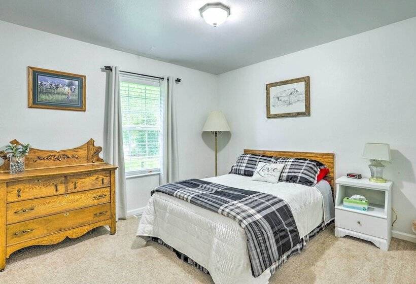 Charming Wasilla Retreat: Walk To Lake Lalen!