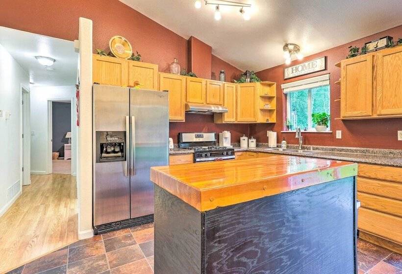Charming Wasilla Retreat: Walk To Lake Lalen!