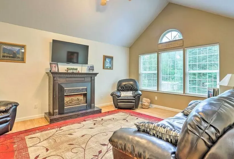 Charming Wasilla Retreat: Walk To Lake Lalen!