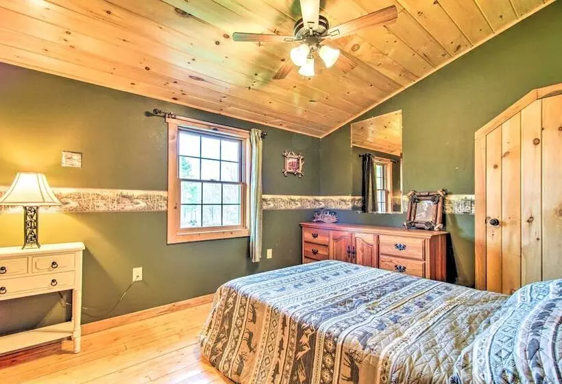 Chic Brandon Cabin W/ Pool, Hot Tub + Sauna!