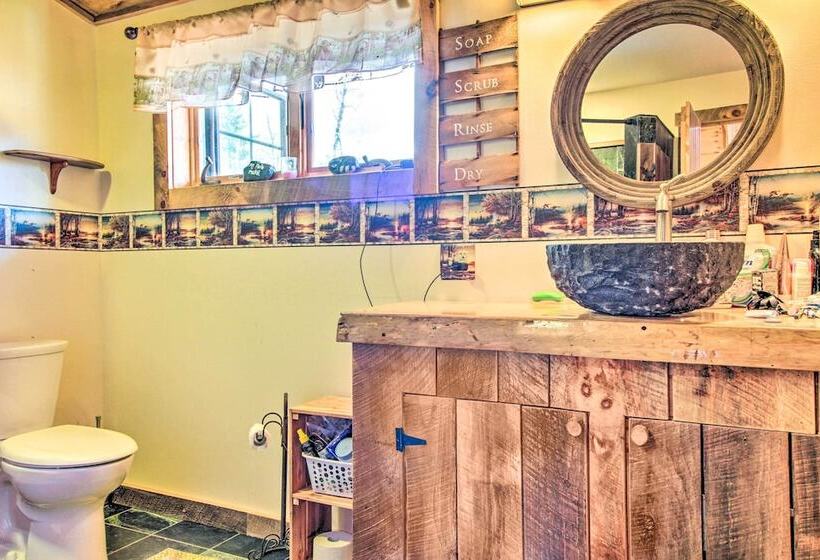 Chic Brandon Cabin W/ Pool, Hot Tub + Sauna!