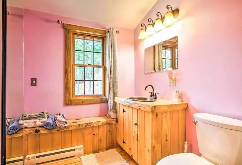 Chic Brandon Cabin W/ Pool, Hot Tub + Sauna!