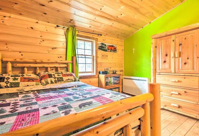 Chic Brandon Cabin W/ Pool, Hot Tub + Sauna!