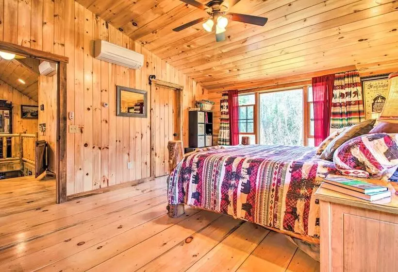 Chic Brandon Cabin W/ Pool, Hot Tub + Sauna!