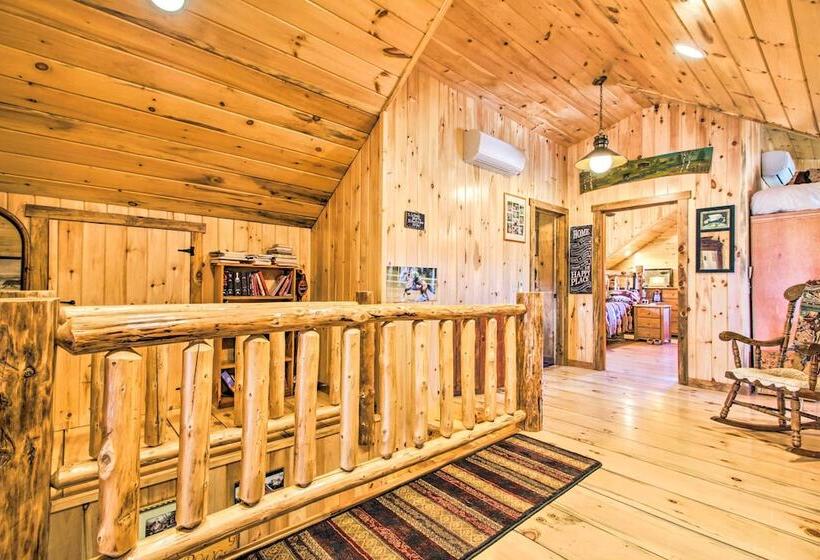 Chic Brandon Cabin W/ Pool, Hot Tub + Sauna!