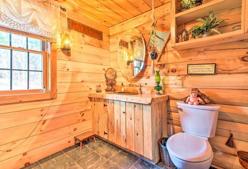 Chic Brandon Cabin W/ Pool, Hot Tub + Sauna!