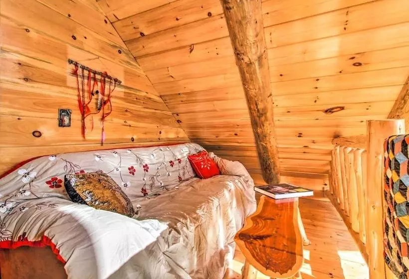 Chic Brandon Cabin W/ Pool, Hot Tub + Sauna!