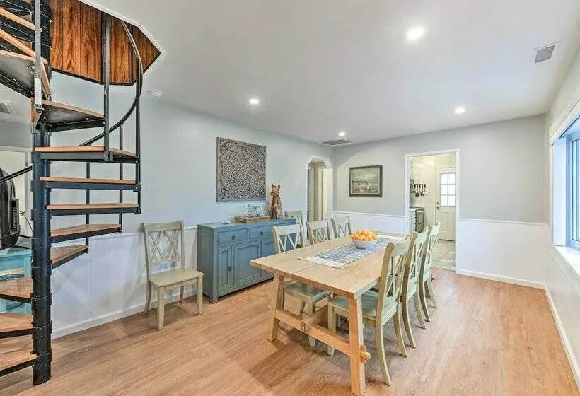 Coastal Brigantine Cottage: Walk To Beaches