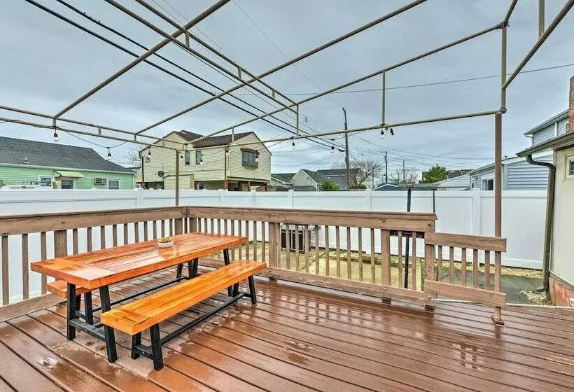 Coastal Brigantine Cottage: Walk To Beaches