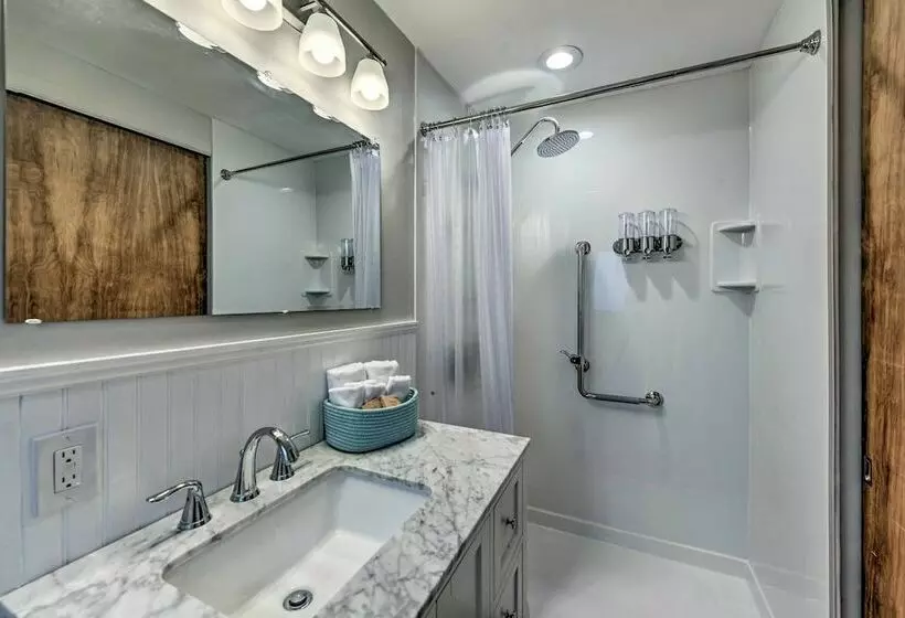 Coastal Brigantine Cottage: Walk To Beaches