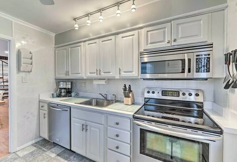 Coastal Brigantine Cottage: Walk To Beaches