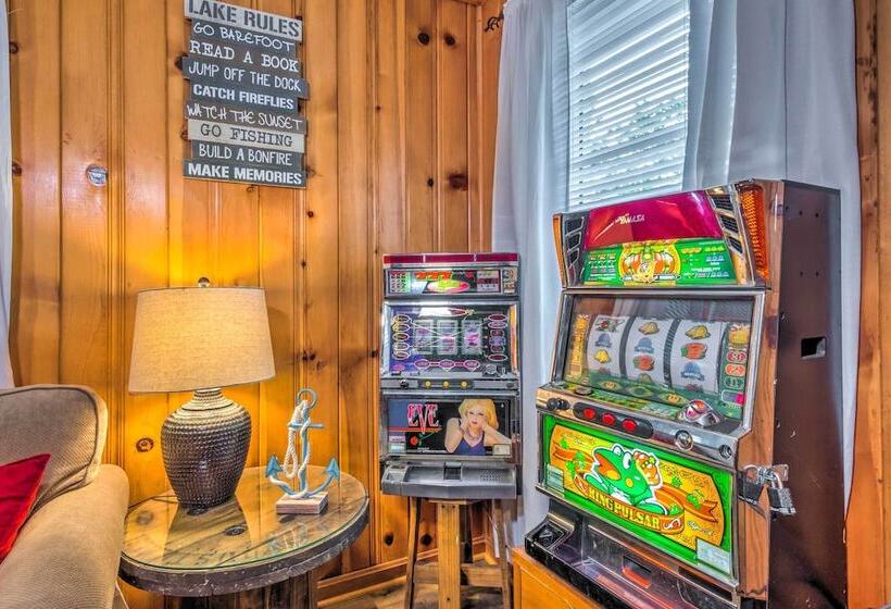 Cozy Kentucky Cabin W/ Sunroom, Yard & Views!