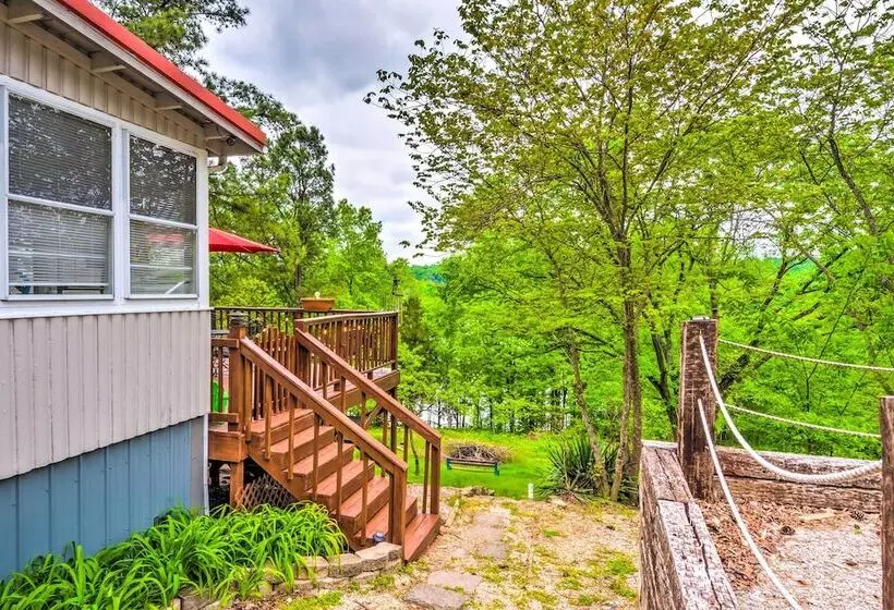 Cozy Kentucky Cabin W/ Sunroom, Yard & Views!