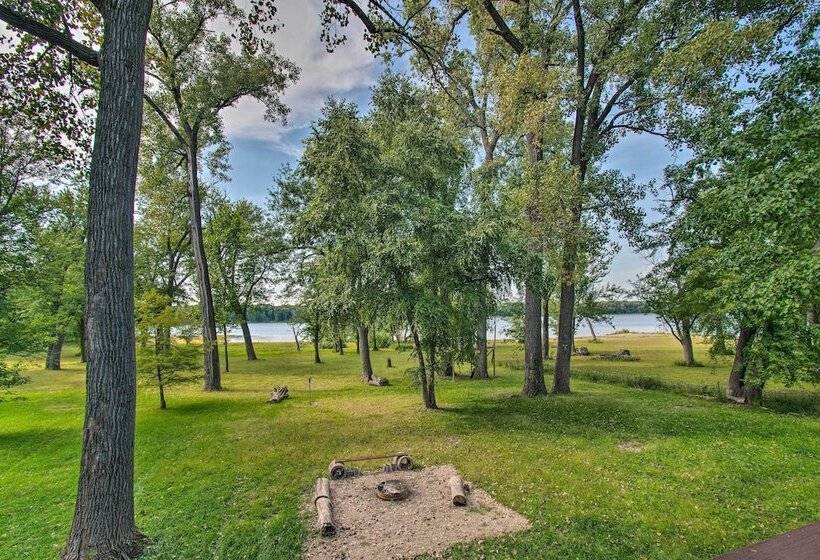 Cozy Riverfront Getaway: Fishing On Site!