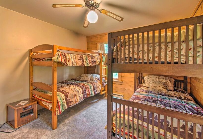 Cozy Riverfront Getaway: Fishing On Site!