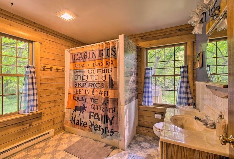 Cozy Riverfront Getaway: Fishing On Site!