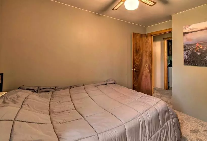 Cozy Riverfront Getaway: Fishing On Site!