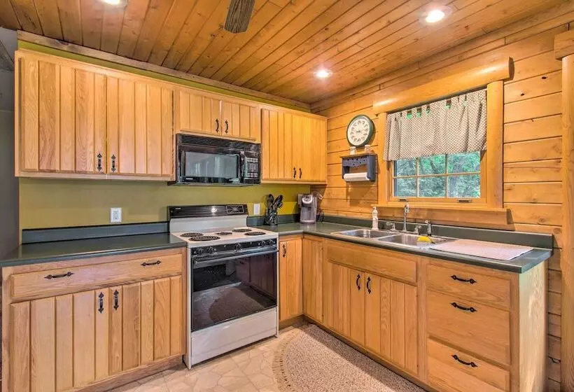 Cozy Riverfront Getaway: Fishing On Site!