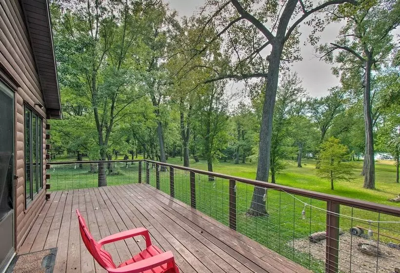 Cozy Riverfront Getaway: Fishing On Site!