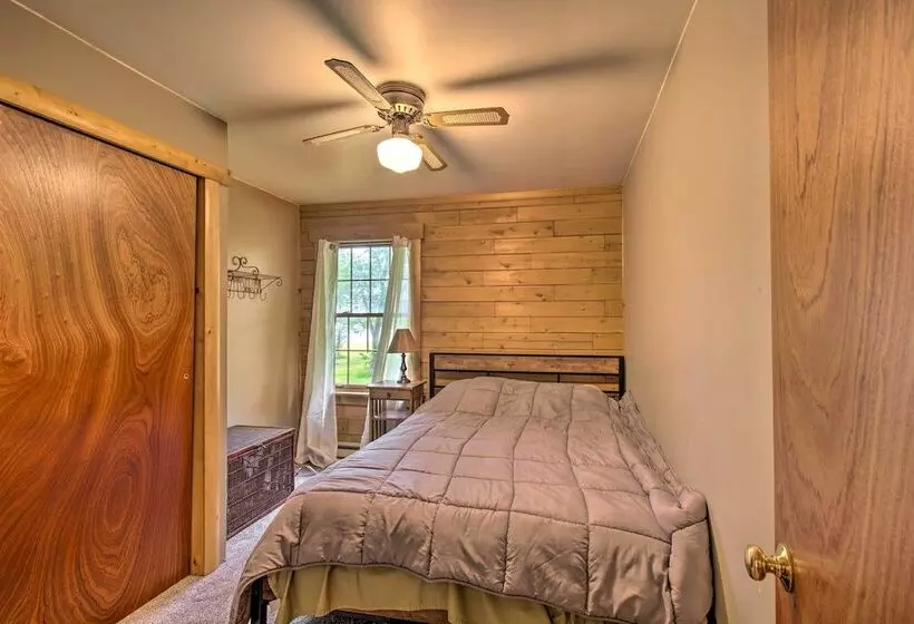 Cozy Riverfront Getaway: Fishing On Site!