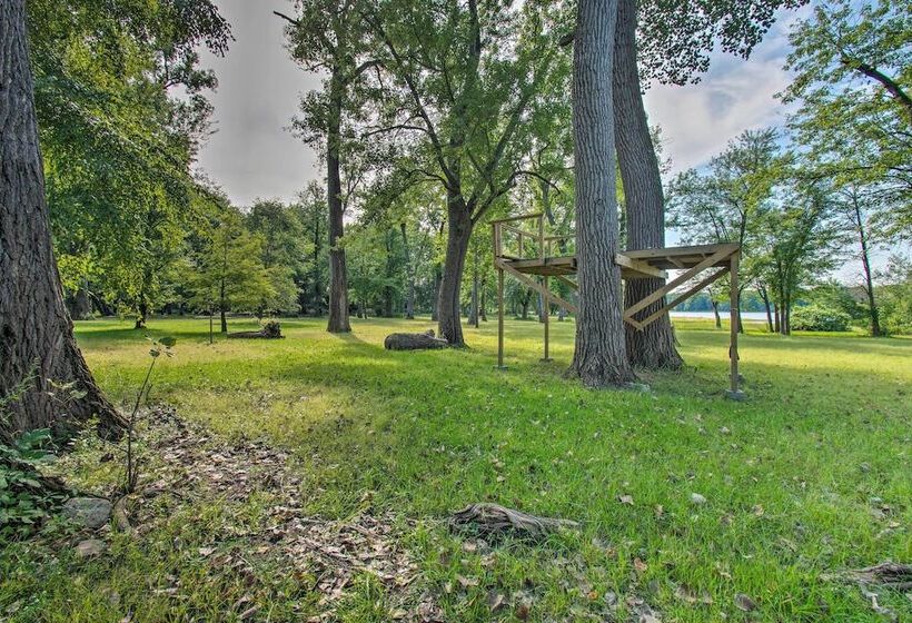 Cozy Riverfront Getaway: Fishing On Site!