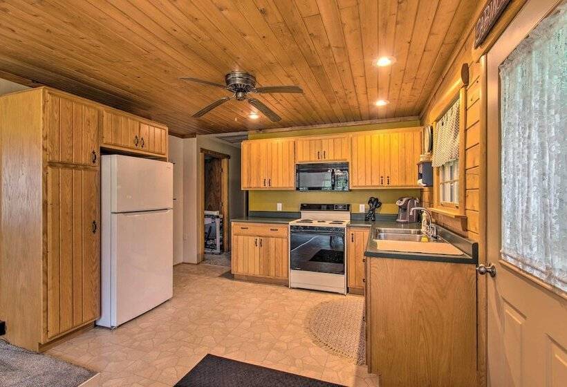 Cozy Riverfront Getaway: Fishing On Site!