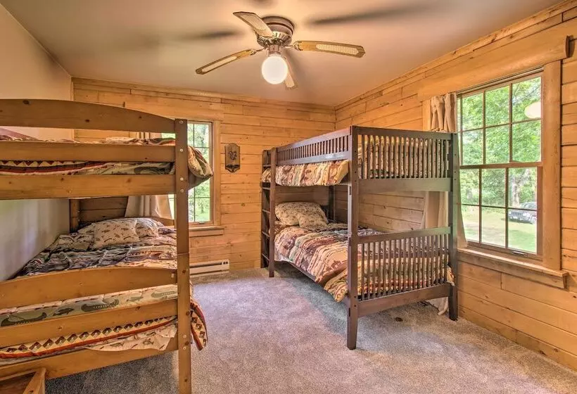 Cozy Riverfront Getaway: Fishing On Site!