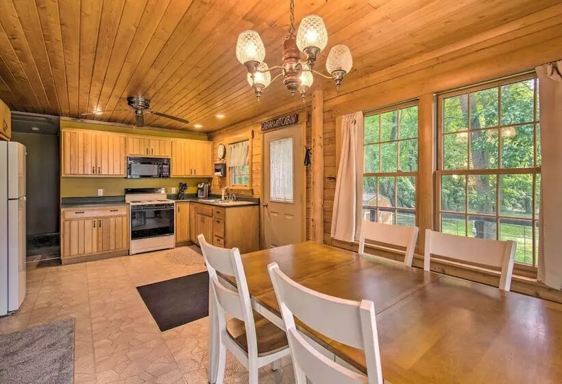 Cozy Riverfront Getaway: Fishing On Site!