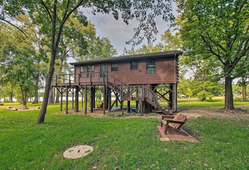 Cozy Riverfront Getaway: Fishing On Site!