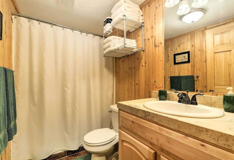 Cozy Utah Cabin W/ Deck & Fire Pit!