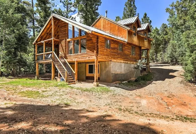 Cozy Utah Cabin W/ Deck & Fire Pit!