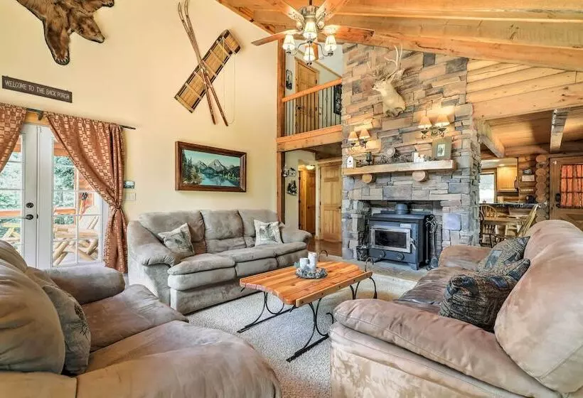 Cozy Utah Cabin W/ Deck & Fire Pit!