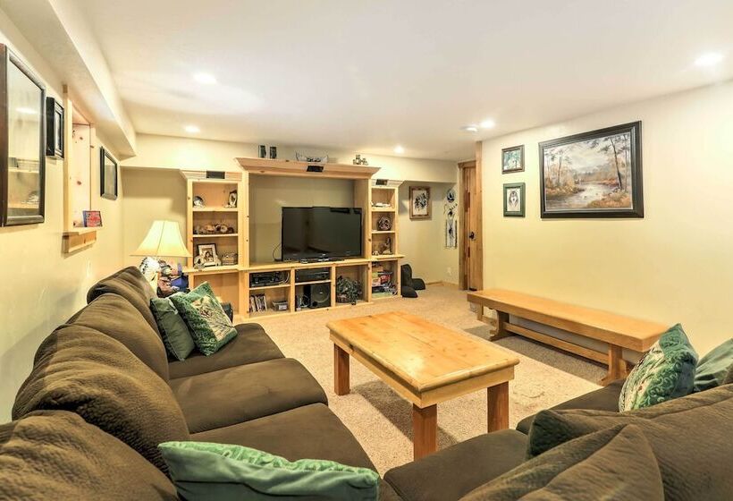 Cozy Utah Cabin W/ Deck & Fire Pit!