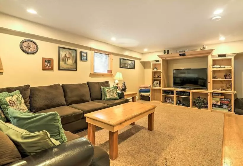 Cozy Utah Cabin W/ Deck & Fire Pit!