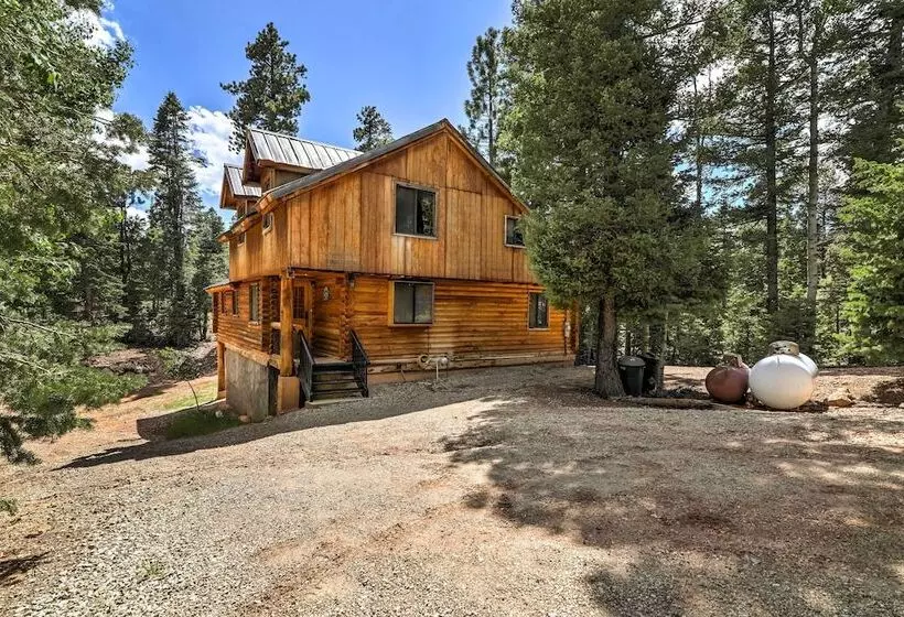Cozy Utah Cabin W/ Deck & Fire Pit!