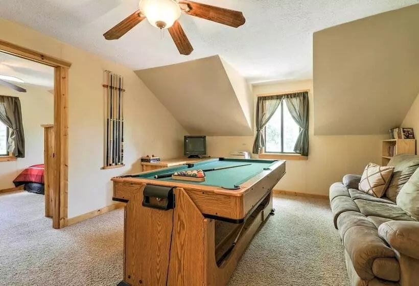 Cozy Utah Cabin W/ Deck & Fire Pit!