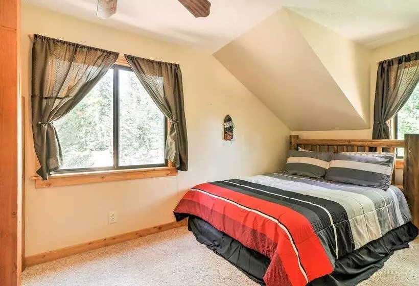 Cozy Utah Cabin W/ Deck & Fire Pit!