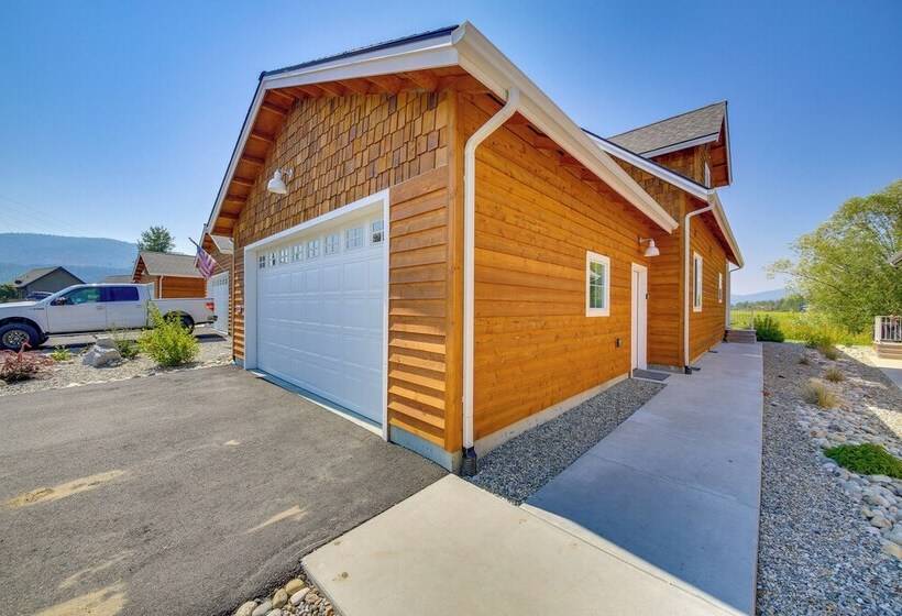 Dover Vacation Rental: Walk To Lake Pend!