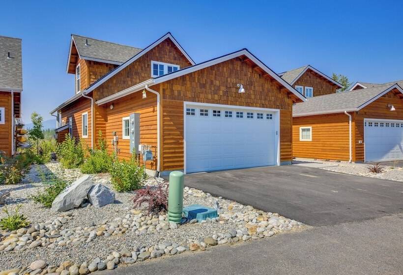 Dover Vacation Rental: Walk To Lake Pend!