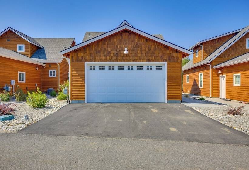 Dover Vacation Rental: Walk To Lake Pend!