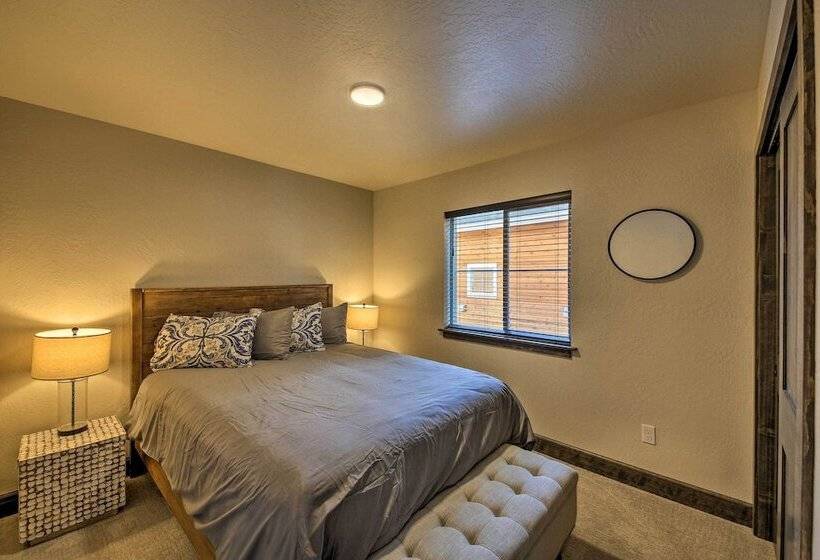 Dover Vacation Rental: Walk To Lake Pend!