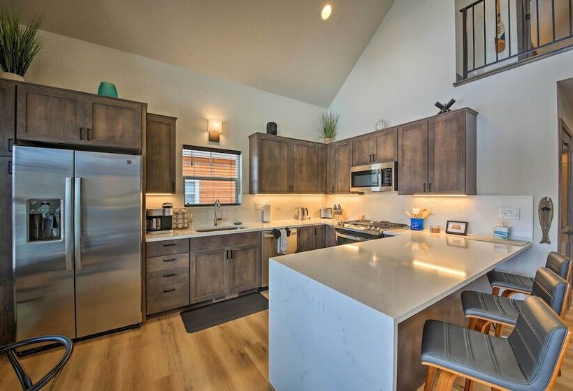 Dover Vacation Rental: Walk To Lake Pend!