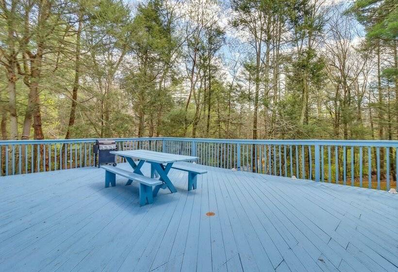East Stroudsburg House W/ Hot Tub + Pool!