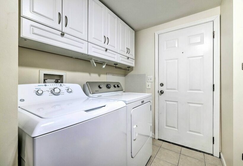 East Stroudsburg House W/ Hot Tub + Pool!