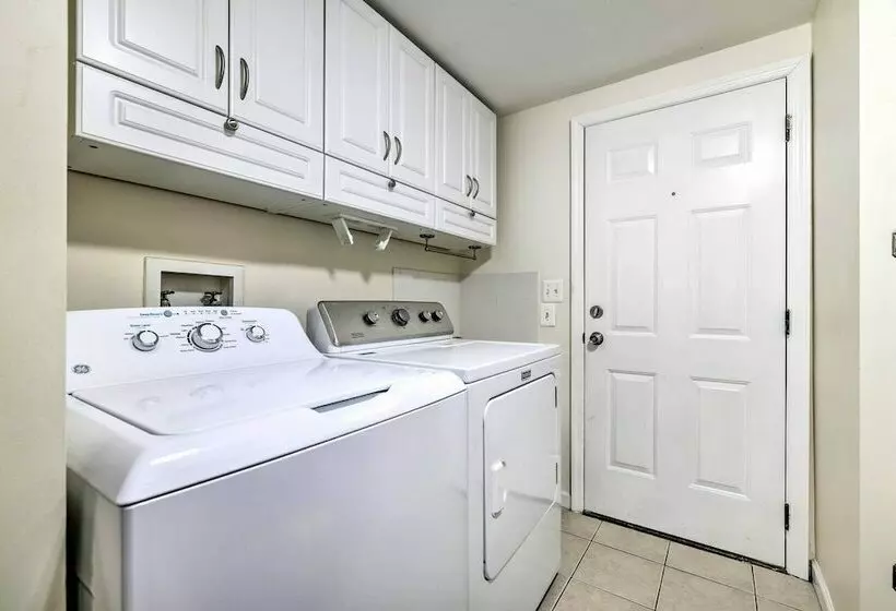 East Stroudsburg House W/ Hot Tub + Pool!