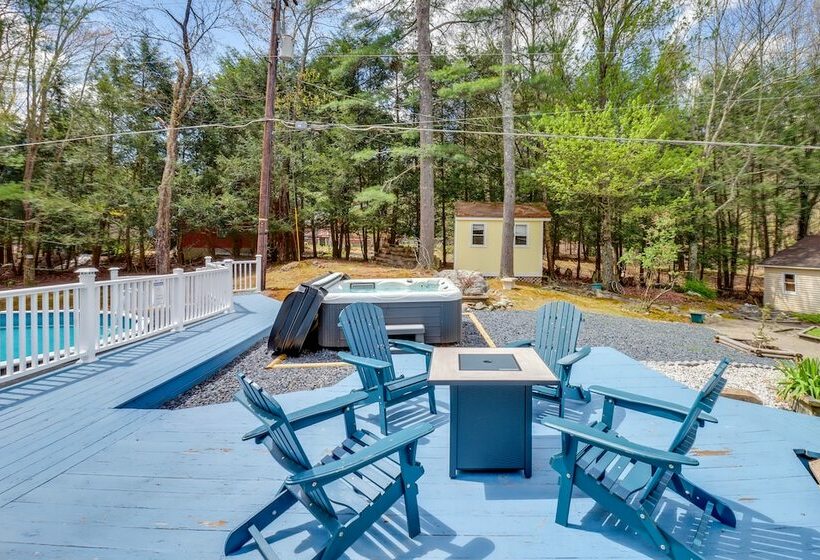 East Stroudsburg House W/ Hot Tub + Pool!