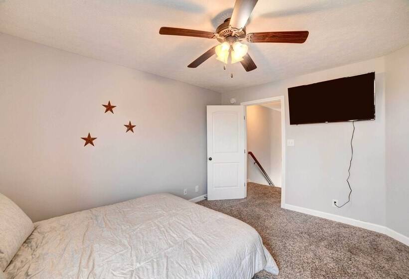 Family Friendly Clarksville Vacation Rental!